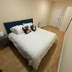 Apartment Cozy Pink House Fairview 6 Beds Dublin